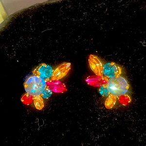 Beautiful costume jewelry earrings never worn